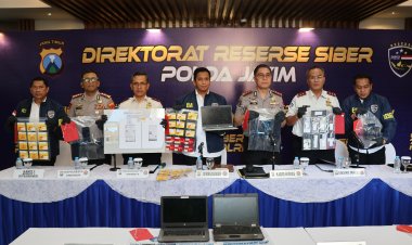 Polda Jatim Direktorat Siber dan Imigrasi Kelas I Khusus Ungkap Jaringan Love Scamming Empat WNA di Amankan