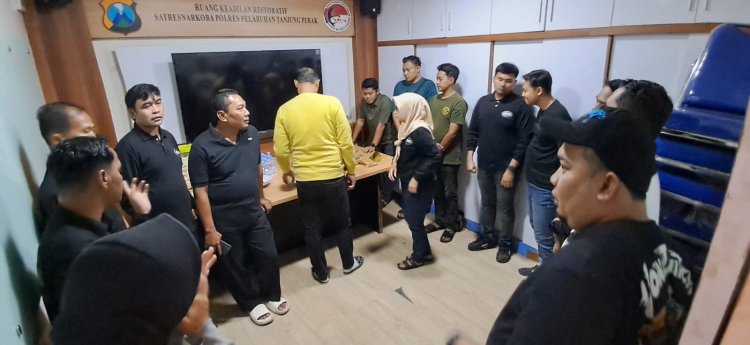 Lima Personel Satresnarkoba Polres Tanjung Perak Naik Pangkat, Kasat Narkoba AKP Adik Agus Putrawan, S.H,. M.H. : Pangkat Adalah Amanah Bukan Tujuan Akhir