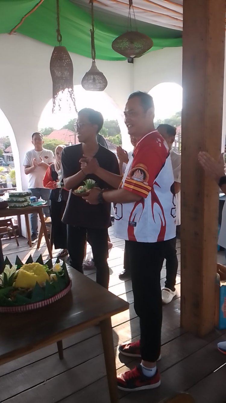 AKP Adik Agus Putrawan, S.H., M.H., Kasat Narkoba Polres Pelabuhan Tanjung Perak, Resmi Tutup Kontingen Karate Cup Piala Polda Jatim di Pantai Rindu Bangkalan, Madura