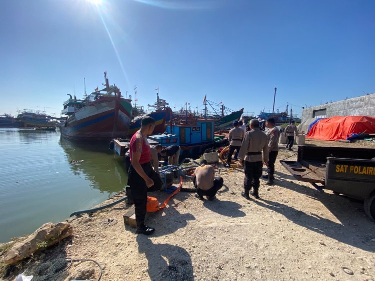 Antisipasi Kebakaran Kapal di Musim Kemarau, Satpolairud Polresta Pati Gelar Pelatihan Damkar Portabel