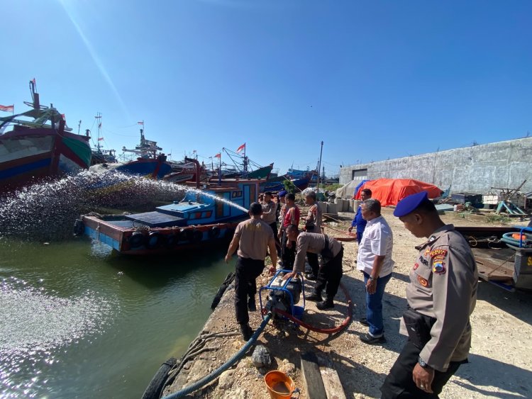 Antisipasi Kebakaran Kapal di Musim Kemarau, Satpolairud Polresta Pati Gelar Pelatihan Damkar Portabel