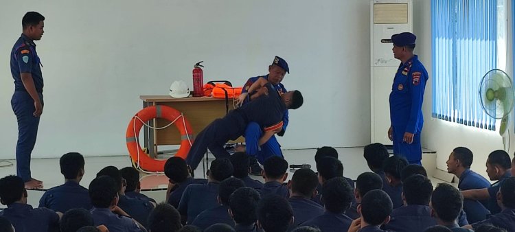 Siap Arungi Lautan! 100 Siswa SMKN 2 Rembang Dapat Bekal Khusus dari Satpolairud Polresta Pati