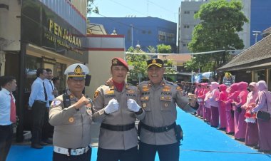 AKBP Iwan Kurniawan AZ, S.H., S.I.K., M.Si., Resmi Jabat Kapolres Pelabuhan Tanjung Perak, AKP Adik Agus Putrawan, S.H., M.H., Pimpin Upacara Sertijab