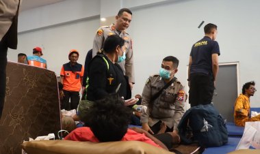 Kapolres Pelabuhan Tanjung Perak Turun Dampingi Korban, Pastikan Penanganan Kebakaran KM Mutiara Sentosa 2 Berjalan Maksimal