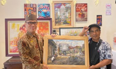Merawat Peradaban Lewat Kanvas: Lutfi Satako Hadirkan Pameran Tunggal dan Sketsa Langsung di Quds Royal Hotel