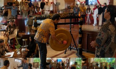 Merawat Peradaban, Mengisi Kemerdekaan: Pameran Tunggal Lukisan Lutfi Satako di Quds Royal Hotel Surabaya
