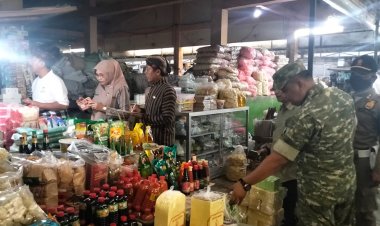 TNI-Polri dan Pemda Trenggalek Pantau Harga Bahan Pokok di Pasar