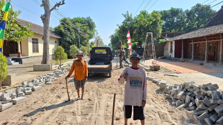 Tiga Kakek di Balik Jalan Baru Desa Bulu Lor