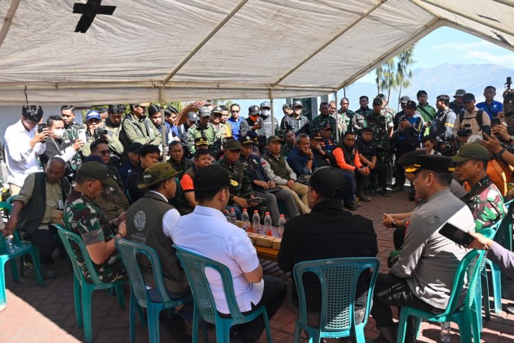 Pangdam V/Brawijaya Dampingi Menteri Kehutanan Tinjau Penanganan Karhutla di Kawasan TNBTS Bromo Probolinggo