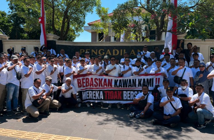 Solidaritas di Depan Pengadilan: Rekan Kerja Kawal Pleidoi Enam Pegawai PT APBS