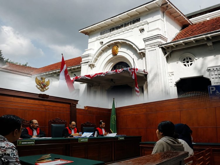Sidang Saksi Yayasan: Soal Upah, Perekrutan Pegawai, dan Status Pegawai
