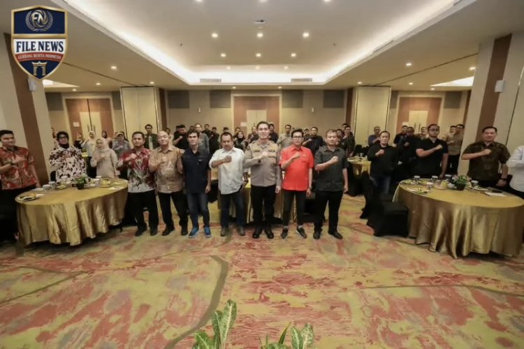 Polda Jatim Memperkuat Kemitraan dan Komunikasi Dengan Ngopi Bareng Awak Media