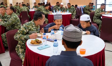 Korem 081/DSJ Berbagi Kebahagiaan dengan Anak-Anak Pesantren