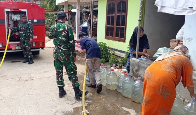 Kodim 0806/Trenggalek Salurkan 4.000 Liter Air Bersih untuk Warga Manggis