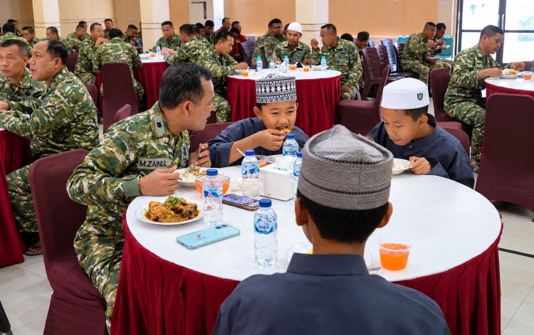 Korem 081/DSJ Berbagi Kebahagiaan dengan Anak-Anak Pesantren