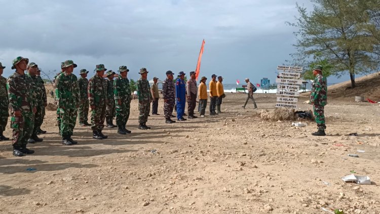 Jelang HUT ke-81 TNI, Tangan Prajurit dan Warga Bersatu Bersihkan Pantai Dlodo