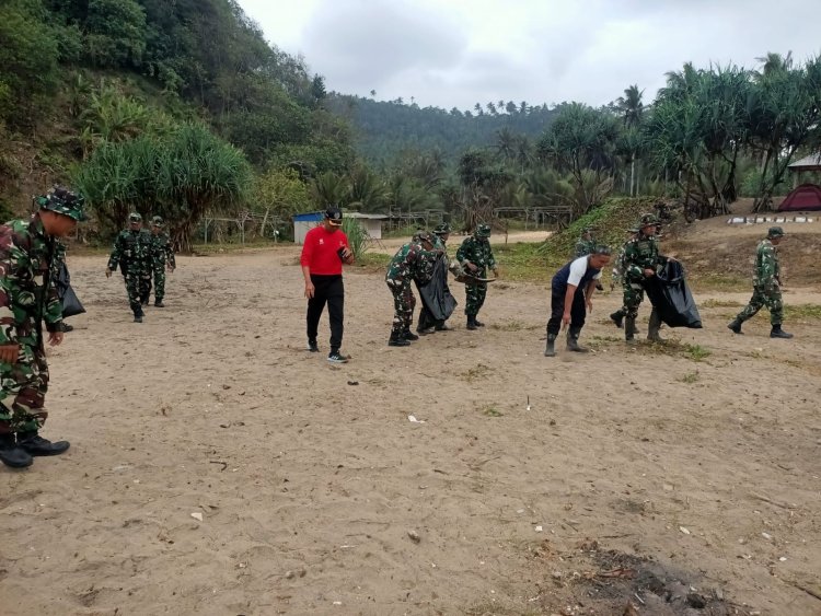 Jelang HUT ke-81 TNI, Tangan Prajurit dan Warga Bersatu Bersihkan Pantai Dlodo