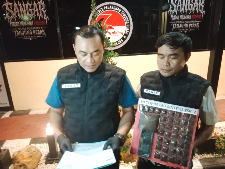Satresnarkoba Polres Pelabuhan Tanjung Perak Surabaya Tangkap Pemuda 26 Tahun, Diduga Edarkan Tembakau Sintetis