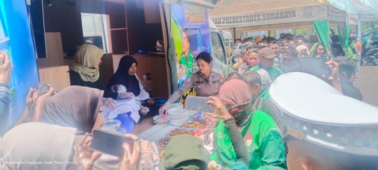 Sentuhan Hangat di Tengah Terik Kota: Satlantas Polrestabes Surabaya Hadirkan Dapur Gratis bagi Pejuang Jalanan