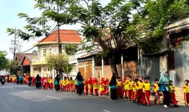 Ratusan Siswa SD Muhammadiyah 13 Surabaya Taklukkan Tantangan 1.000 Langkah di “Jusceri”