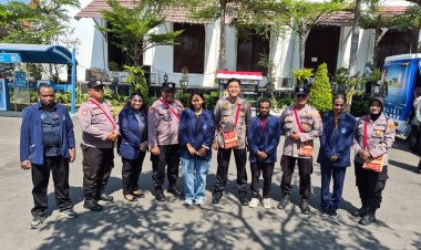 POLSEK GUBENG GEROBAK JUPE RAMAIKAN AKSI BERBAGI MAKAN GRATIS DI POLRESTABES SURABAYA