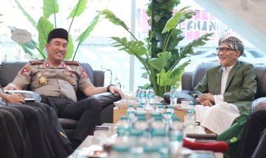 Perkuat Sinergi dengan Ulama, Kapolri Silaturahmi dengan Rais Aam PBNU di Surabaya