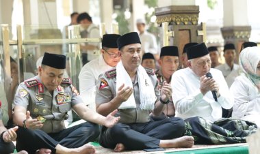 Perkuat Sinergi Ulama dan Umara, Kapolri Silaturahmi ke Ponpes Tebuireng dan Ziarah Makam Gus Dur