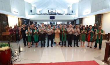 Wakapolda Jatim Gelar Minggu Kasih di GKJW Waru Sidoarjo, Ingatkan Bahaya Hoaks dan Bullying