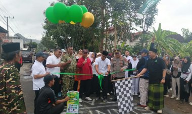 TNI-Polri Kawal Jalan Sehat Harlah Ponpes Qomarul Hidayah Trenggalek
