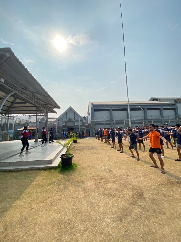 Jaga Kebugaran, Warga Binaan Rutan Kelas I Surabaya Antusias Ikuti Senam Aerobik Rutin