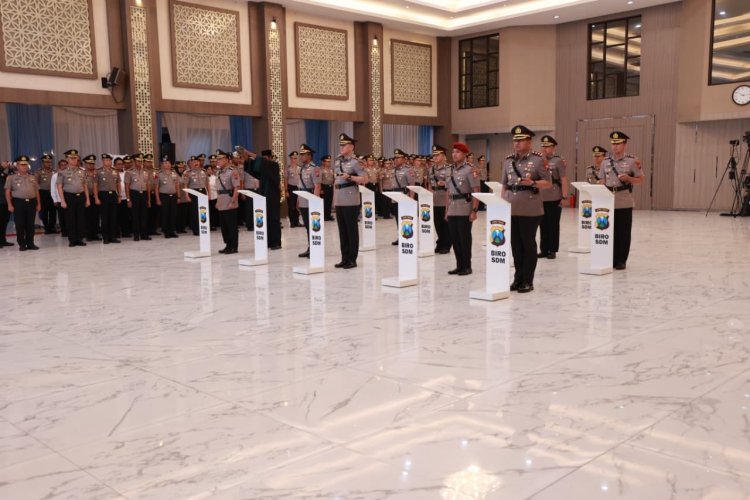 Kapolda Jatim Lantik Wakapolda Baru dan Pimpin Sertijab Sejumlah Kapolres Jajaran
