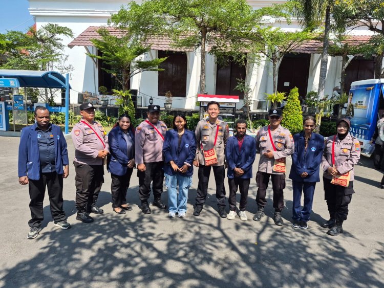 POLSEK GUBENG GEROBAK JUPE RAMAIKAN AKSI BERBAGI MAKAN GRATIS DI POLRESTABES SURABAYA