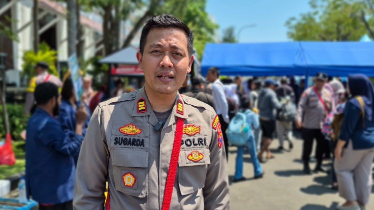 POLSEK GUBENG GEROBAK JUPE RAMAIKAN AKSI BERBAGI MAKAN GRATIS DI POLRESTABES SURABAYA