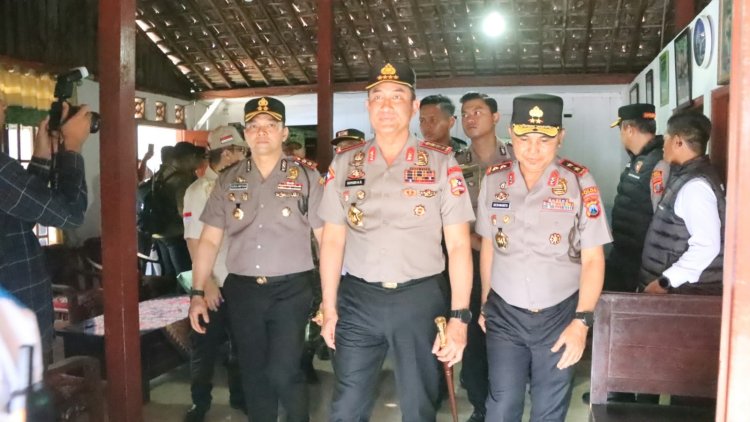Kapolri Ziarah ke Makam Marsinah dan Kunjungi Museum di Nganjuk