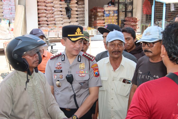 Polisi Bersama Masyarakat : Kapolresta Sumenep Blusukan di Pasar Anom Serap Aspirasi dan Perkuat Kamtibmas
