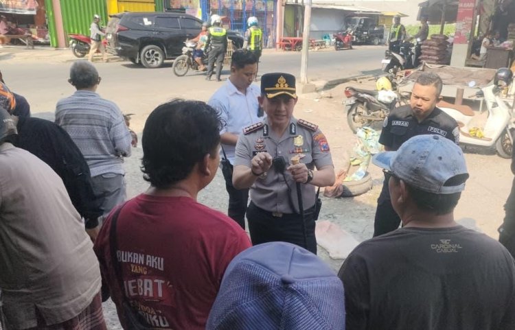 Polisi Bersama Masyarakat : Kapolresta Sumenep Blusukan di Pasar Anom Serap Aspirasi dan Perkuat Kamtibmas