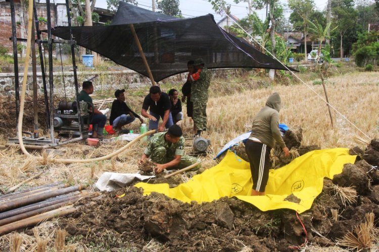 TNI Bangun Sumur Bor dan Menara Tandon Air di KDKMP Sambirejo Trenggalek