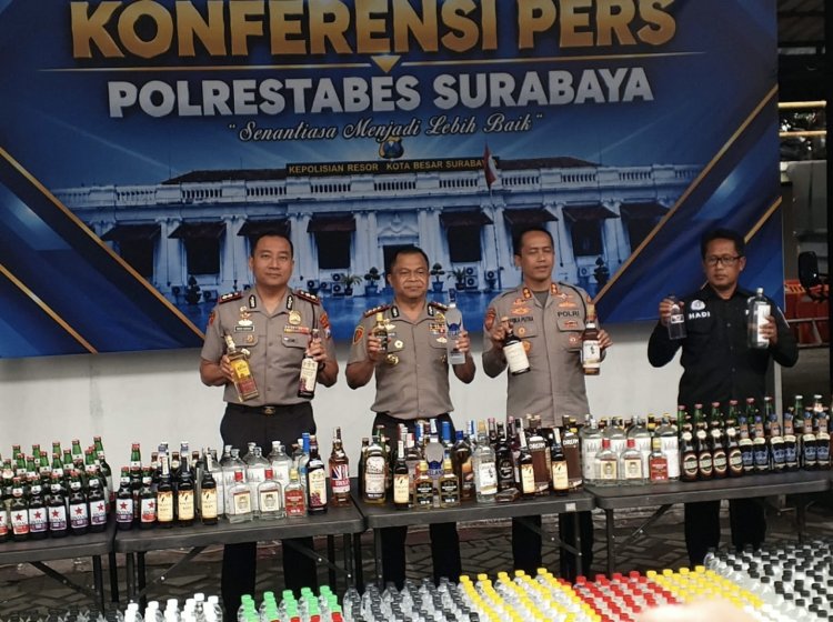 Polrestabes Surabaya Bersama Satuan Samapta Dan Seluruh Jajaran Polsek Amankan 5.385 Botol Miras Tanpa Izin, Puluhan Penjual Diproses Tipiring