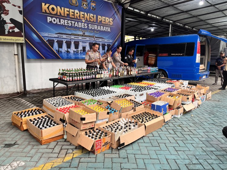 Polrestabes Surabaya Bersama Satuan Samapta Dan Seluruh Jajaran Polsek Amankan 5.385 Botol Miras Tanpa Izin, Puluhan Penjual Diproses Tipiring