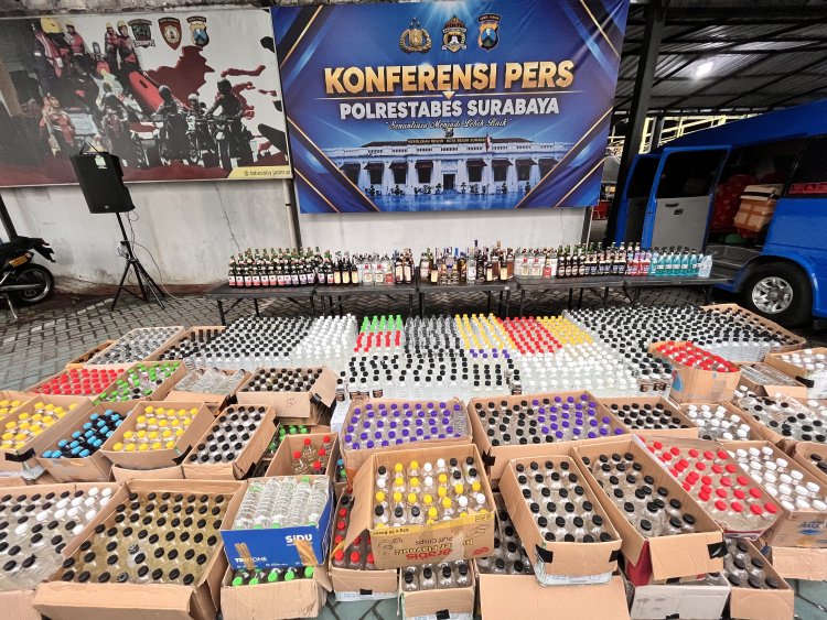 Polrestabes Surabaya Bersama Satuan Samapta Dan Seluruh Jajaran Polsek Amankan 5.385 Botol Miras Tanpa Izin, Puluhan Penjual Diproses Tipiring