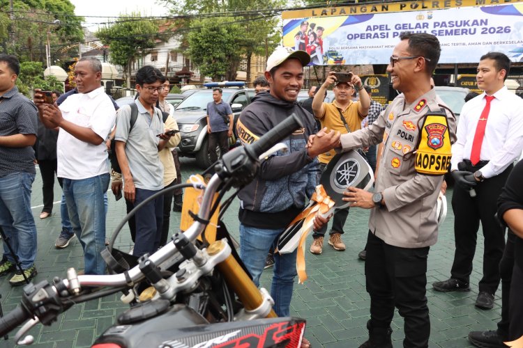Senyum Sumringah Korban Curanmor, Polres Malang Kembalikan Motor Hasil Operasi Sikat Semeru