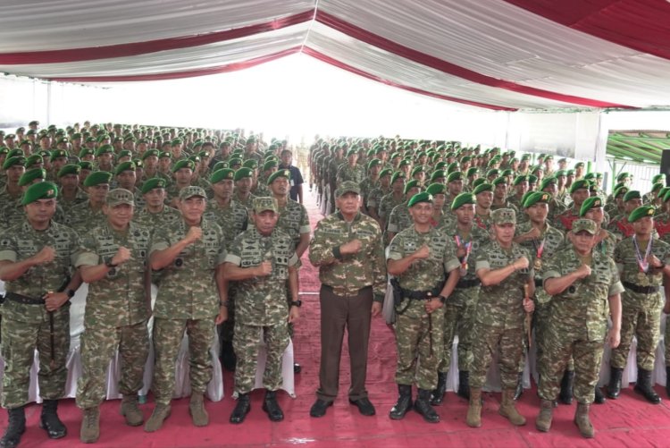 Danrem Erwin Sambut Menhan Kunker di Yonif TP 886/PJ