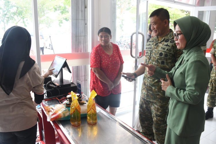 Danrem Erwin Belanja di Kopdes Merah Putih, Warga Akui Harga Lebih Murah